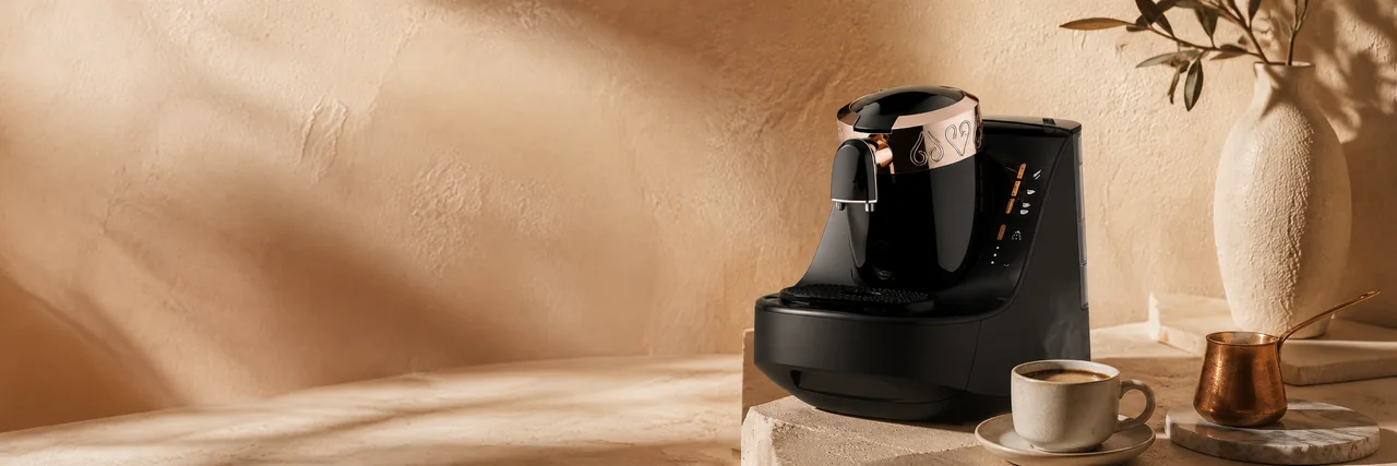 Arzum Okka coffee machine with a freshly poured cup of coffee